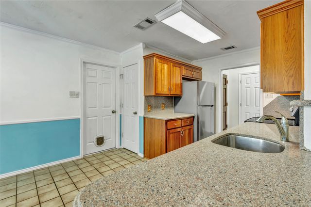 306 Woodlawn Drive, Keene, TX 76059