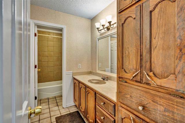 306 Woodlawn Drive, Keene, TX 76059