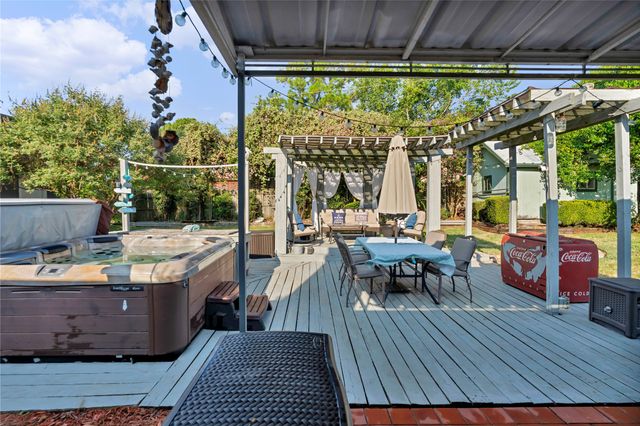 306 Woodlawn Drive, Keene, TX 76059
