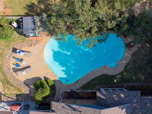 306 Woodlawn Drive, Keene, TX 76059