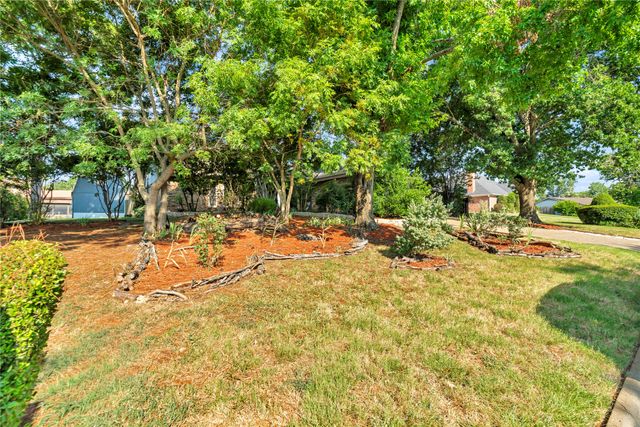 306 Woodlawn Drive, Keene, TX 76059