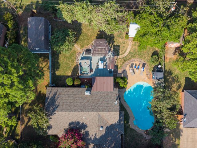 306 Woodlawn Drive, Keene, TX 76059