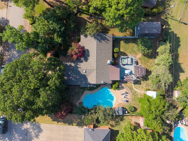 306 Woodlawn Drive, Keene, TX 76059