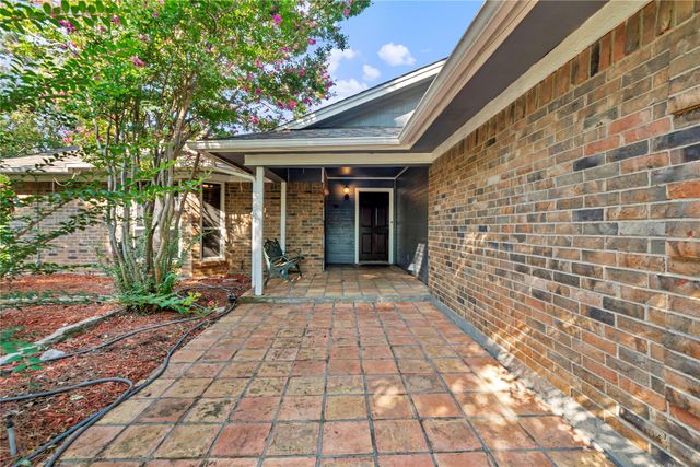 306 Woodlawn Drive, Keene, TX 76059