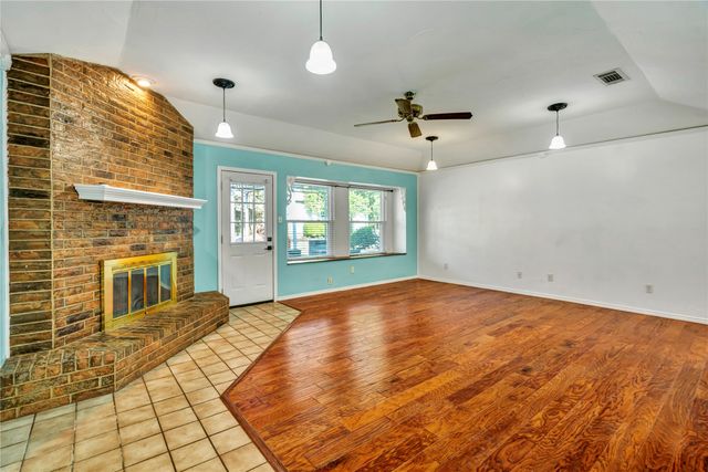 306 Woodlawn Drive, Keene, TX 76059