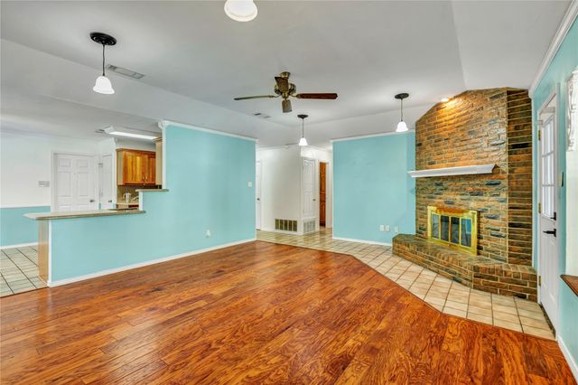 306 Woodlawn Drive, Keene, TX 76059