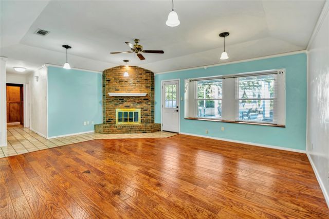 306 Woodlawn Drive, Keene, TX 76059