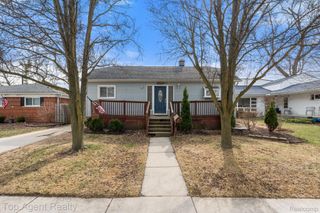 22228 Bon Heur Street, St. Clair Shores, MI 48081