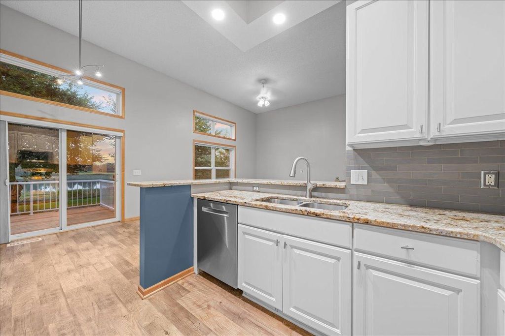 2226 Saint Johns Circle, Woodbury, MN 55129 — photo 5