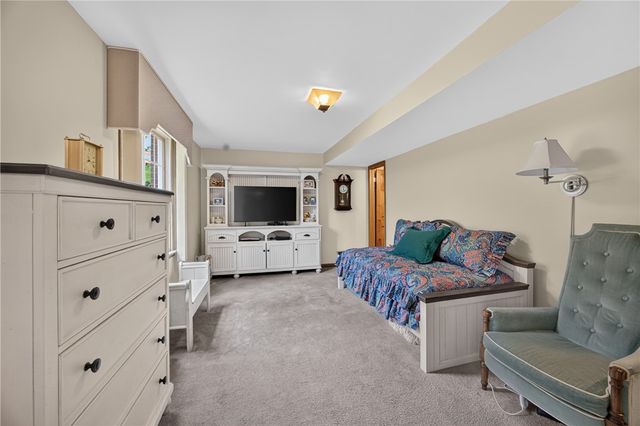63 Hennig Dr, Whitehall, PA 15236