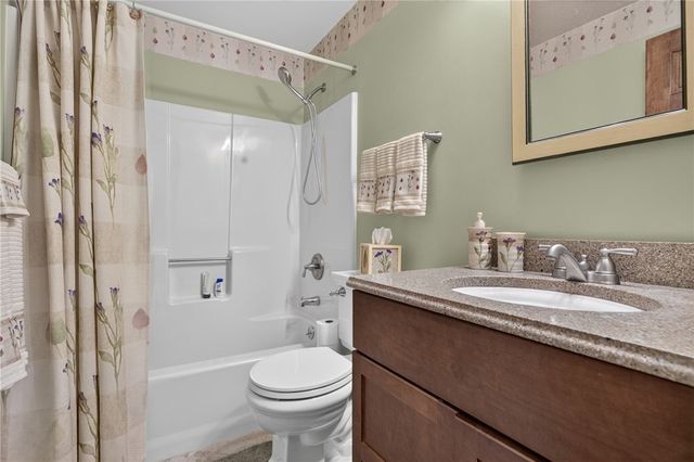 63 Hennig Dr, Whitehall, PA 15236