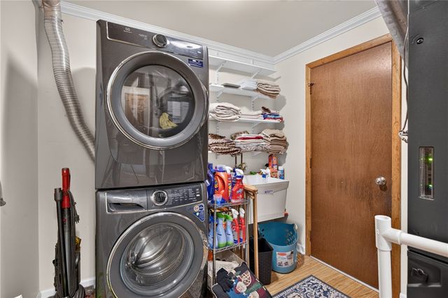 63 Hennig Dr, Whitehall, PA 15236