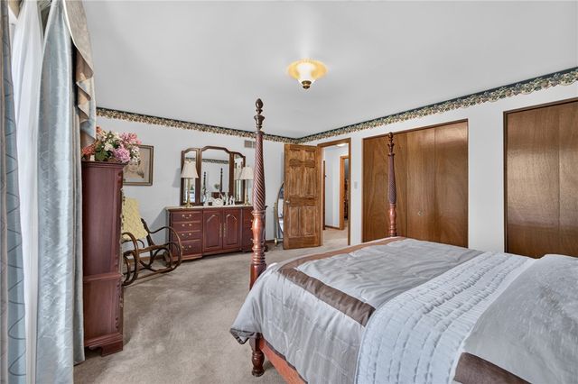 63 Hennig Dr, Whitehall, PA 15236