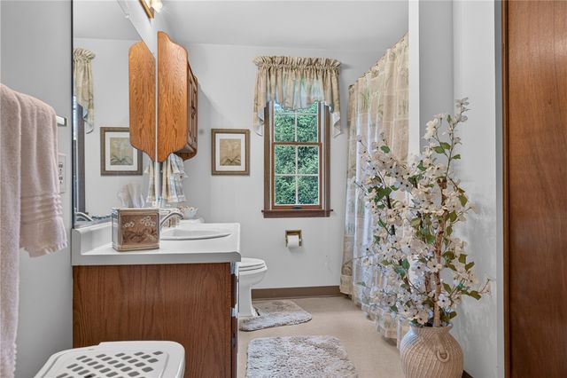 63 Hennig Dr, Whitehall, PA 15236