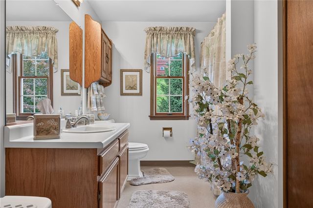 63 Hennig Dr, Whitehall, PA 15236