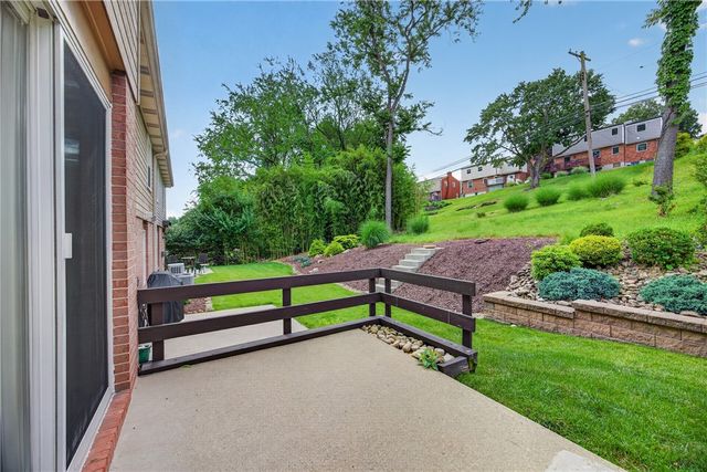 63 Hennig Dr, Whitehall, PA 15236