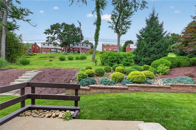 63 Hennig Dr, Whitehall, PA 15236