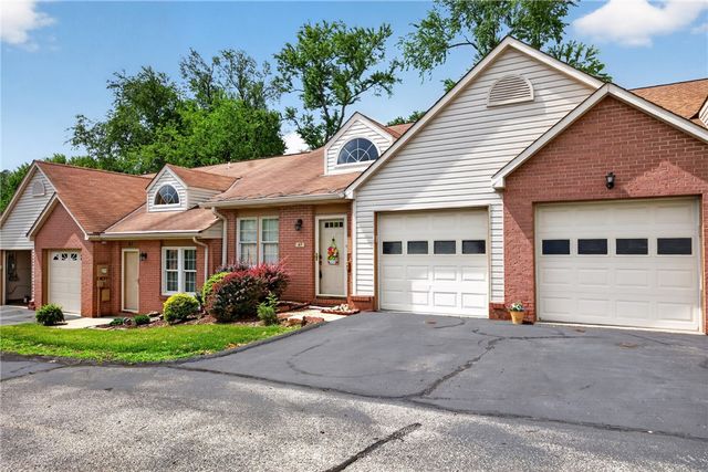 63 Hennig Dr, Whitehall, PA 15236
