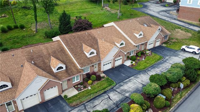 63 Hennig Dr, Whitehall, PA 15236