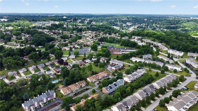 63 Hennig Dr, Whitehall, PA 15236