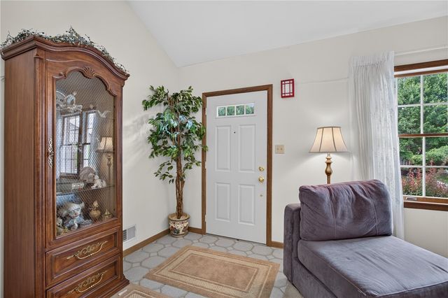 63 Hennig Dr, Whitehall, PA 15236