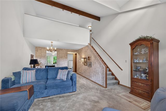 63 Hennig Dr, Whitehall, PA 15236