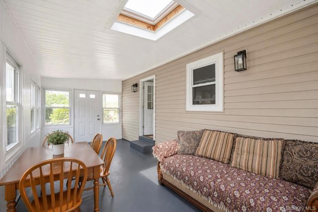 52 E Fenimore Street, Valley Stream, NY 11580