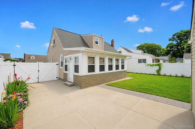 52 E Fenimore Street, Valley Stream, NY 11580