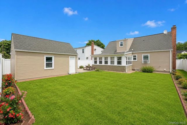 52 E Fenimore Street, Valley Stream, NY 11580