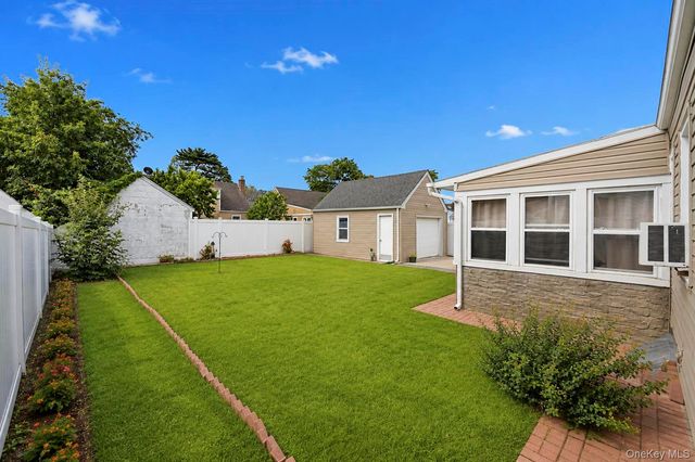 52 E Fenimore Street, Valley Stream, NY 11580
