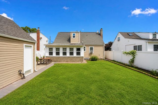 52 E Fenimore Street, Valley Stream, NY 11580