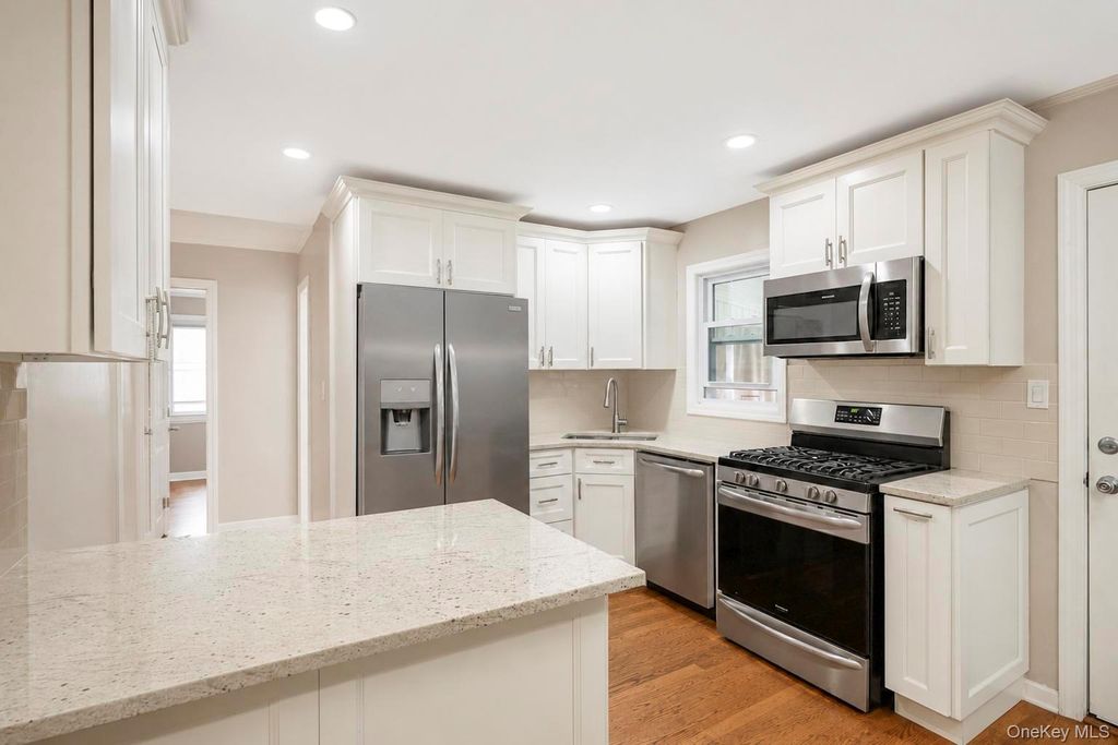 52 E Fenimore Street, Valley Stream, NY 11580 — photo 2