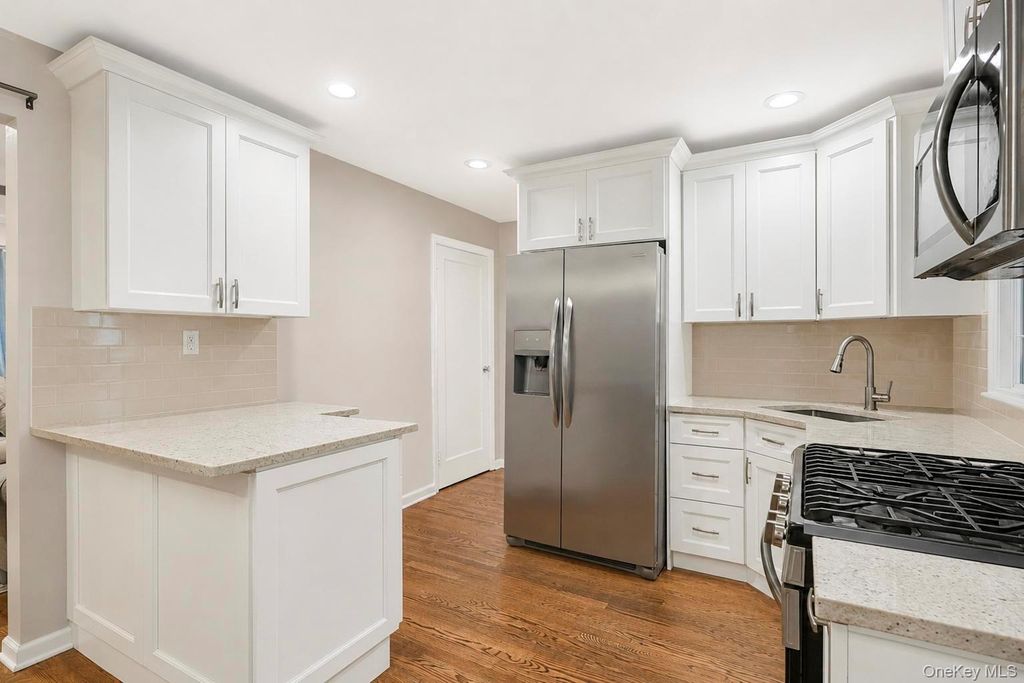 52 E Fenimore Street, Valley Stream, NY 11580 — photo 3