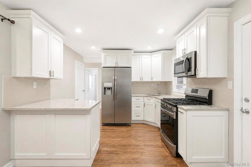 52 E Fenimore Street, Valley Stream, NY 11580 — photo 5