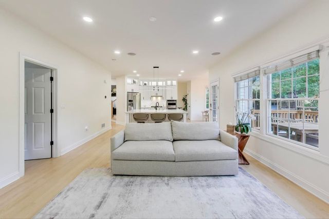 331 S Park Street, Westmont, IL 60559