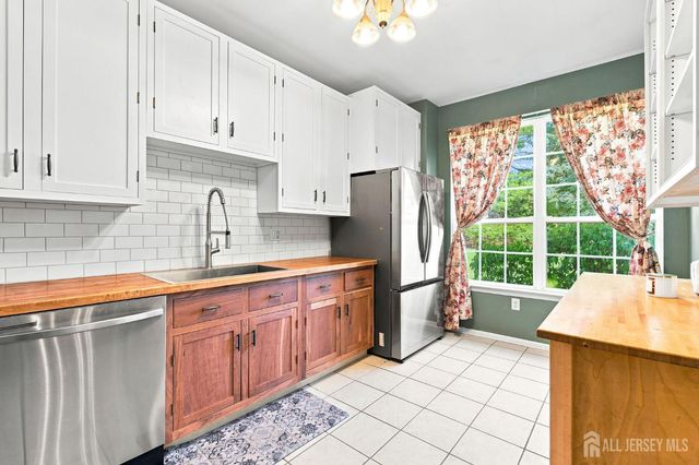 9 Gallop Lane, Franklin Twsp, NJ 08873