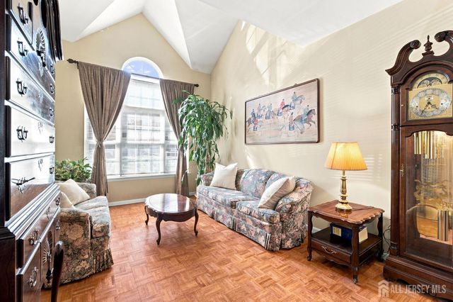 9 Gallop Lane, Franklin Twsp, NJ 08873