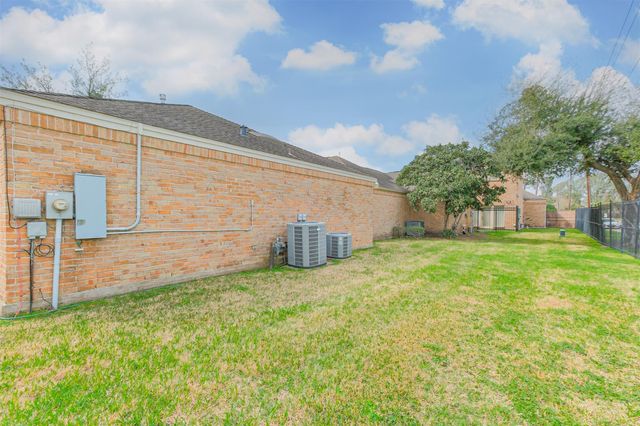 11139 Riverview Way, Houston, TX 77042