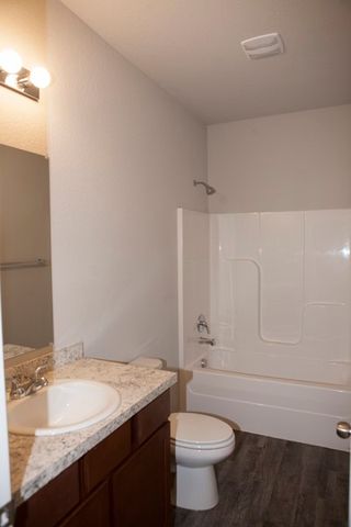 4702 W Hoover Loop, Fayetteville, AR 72704
