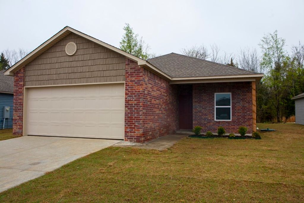 4702 W Hoover Loop, Fayetteville, AR 72704