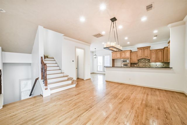 1833 Oakdale Street, Houston, TX 77004