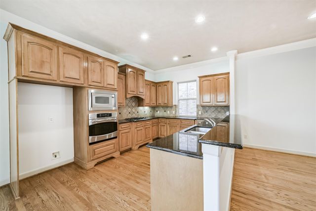 1833 Oakdale Street, Houston, TX 77004
