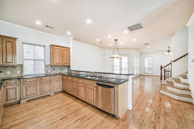 1833 Oakdale Street, Houston, TX 77004