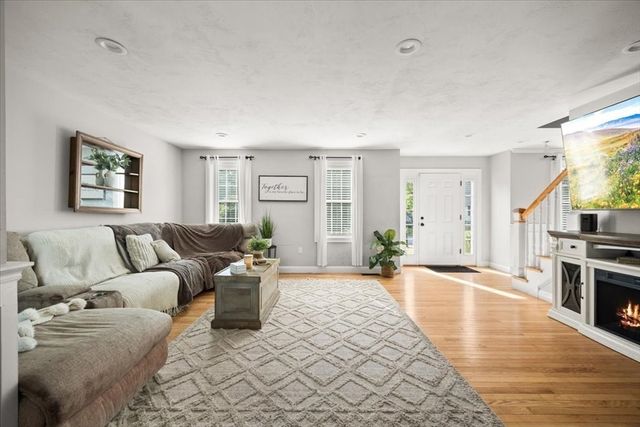 36 Cranesbill Rd, Taunton, MA 02780
