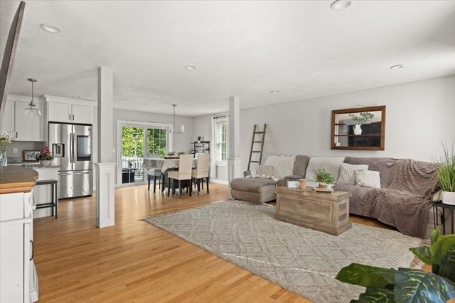 36 Cranesbill Rd, Taunton, MA 02780