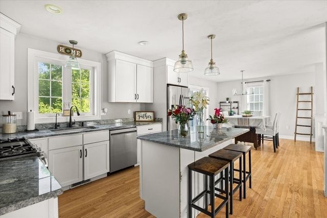 36 Cranesbill Rd, Taunton, MA 02780
