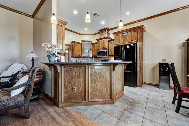 4606 Shoreside Drive, Tuttle, OK 73089