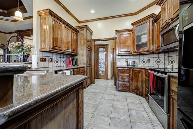 4606 Shoreside Drive, Tuttle, OK 73089