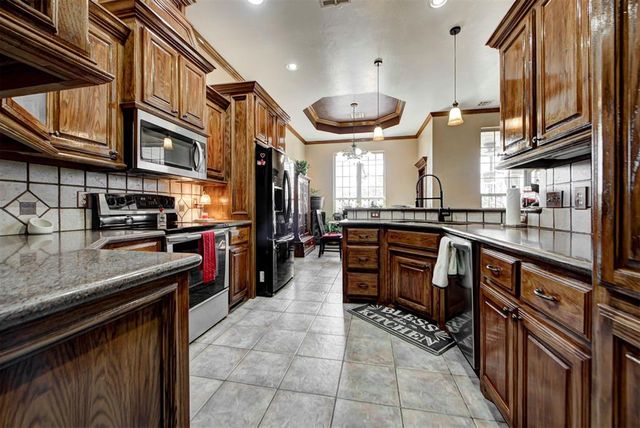 4606 Shoreside Drive, Tuttle, OK 73089