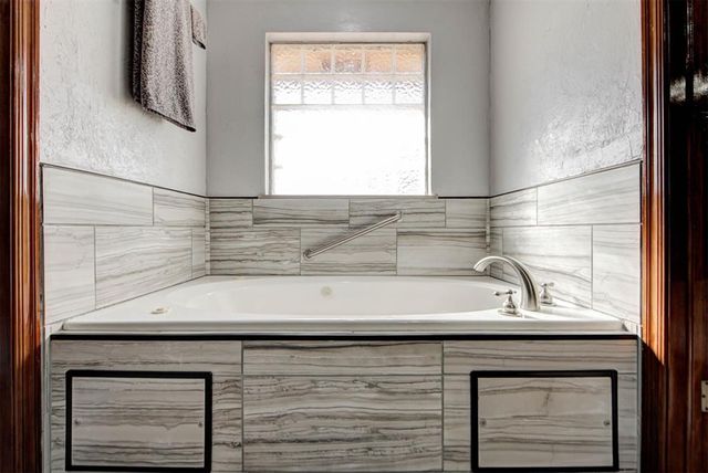 4606 Shoreside Drive, Tuttle, OK 73089